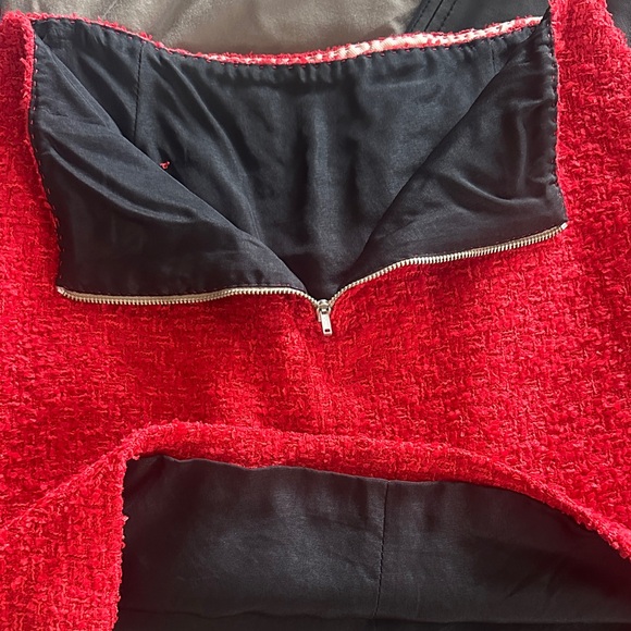 Elegant Red Double-Breasted Skirt - Picture 3 of 3